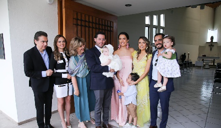  Abraham Salgado, María José, Rosa María, Abraham Salgado, Roberta Salgado, Gaby, Marcela Díaz Infante, José María, Carlota y José Luis Villaseñor.