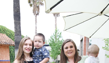  Paola Aranda, Teresa Urriza, Bosco, Mateo y Luisito.