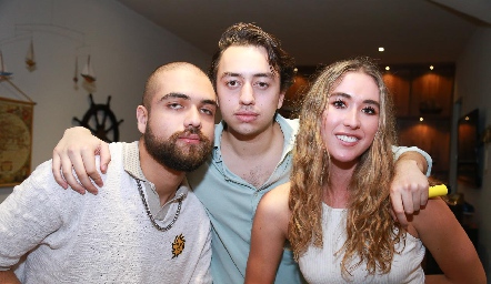  Rafael Piñero, Rodrigo Padilla y Sofía Vallejo.