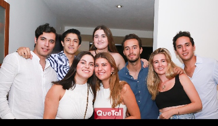  Andrés Quintero, Diego Trujillo, Paty Leos, Christianne Cambeces, Regina Martínez, Mario Siller, Macarena Anaya y Juan Pablo Chevaile.