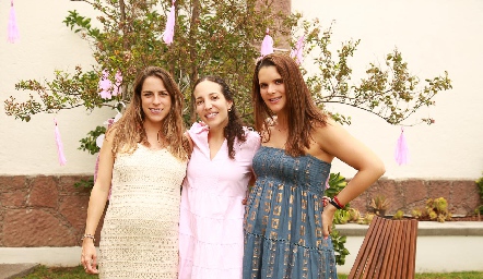  Paulina Aguirre, Sofía Torres y Jessica Martín.