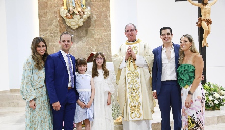  Andrea Fernández, Eduardo Coulon, Sofía Coulon, Andrea Coulon, RP Gabriel Del Valle, Tito Fernández y Marian Martínez.
