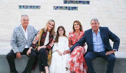  José Eduardo Coulon, Lynn Eichelmann, Pupi Foyo y Ángel Fernández con su nieta Andrea.
