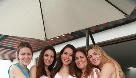  Joselyn Cano, Paola Cano, Michell Cano, Cristina Galvez y Anasty Cano.