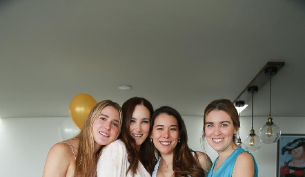  Anasty Cano, Carla Figueroa, Michell Cano y Joselyn Cano.