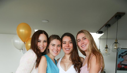  Carla Figueroa, Joselyn Cano, Michell Cano y Anasty Cano.
