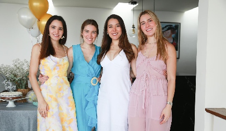  Paola, Joselyn, Michell y Anasty Cano.