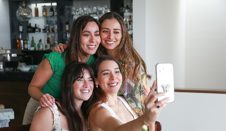  Selfie.