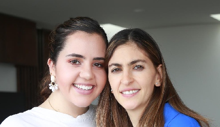  Annie Gómez y Paty Gómez.
