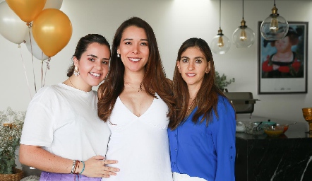  Annie Gómez, Michell Cano y Paty Gómez.