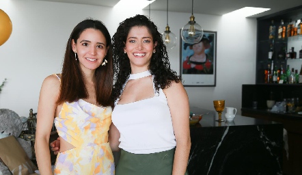  Paola Cano y Karina García.