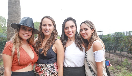  Paola Padilla, Karen Castillo, Anette Padrón y Montse Lara.