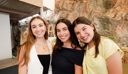  Isabella Burber, Nuria y María Andrea Godínez.