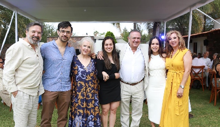  Guillermo Robles, Eugenio Robles, Lily Alvarado, Fernanda Robles, Eugenio Robles, Mayela Robles y Rosario Díaz de León.