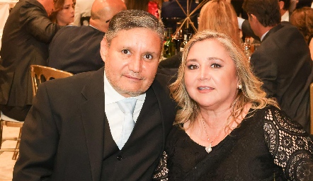  Óscar Hinojosa y Chely Faz.