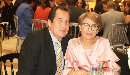  Alejandro Hernández y Sabrina Martínez.