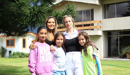  Sofía Chevaile, Coco Canseco, Alexa y Andrea Romero.