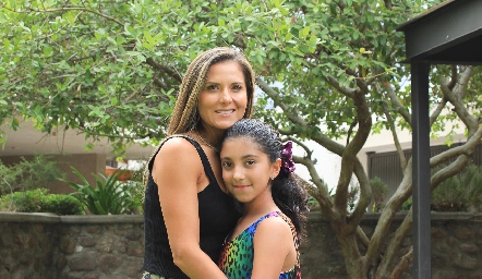  Coco Canseco y Sofía Chevaile.