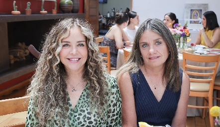  Gabriela Serment y Josefina Gutierrez.