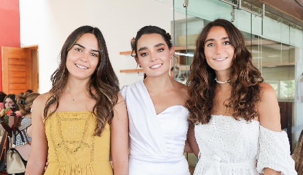  Macarena Villasuso, Marianela Villasuso y Mónica Serrano.