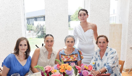  Norma Villanueva, María Rosa Rivera, Rosa María Villanueva, Marianela Villasuso y Luz María Villanueva.