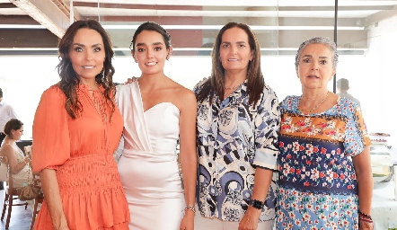  Marianela Villanueva, Marianela Villasuso, Gabriela Villanueva y Coco Escartín.