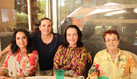  Gabriela Gómez, Lourdes Díaz, Lourdes Gómez y Gela Valle.