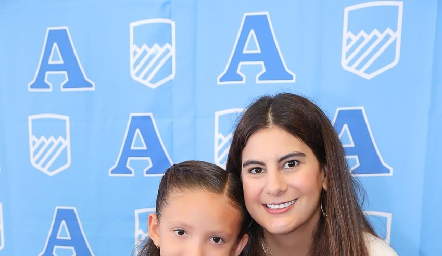  Danna Valdez y Lu CAstello.