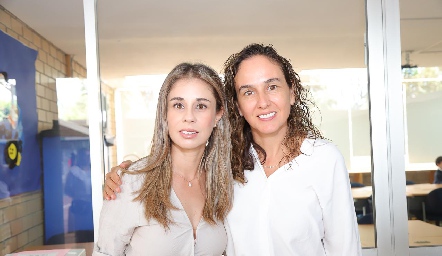  Patricia González y Daniela Villasusu.