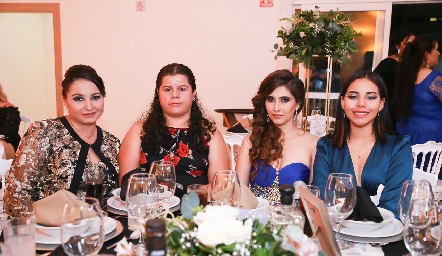  Vidia, Lucia, Gisela y Ana Paola.