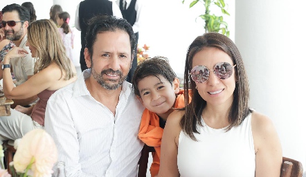  Hiram Gutiérrez, Marcela Gomes y Marcelo Gutierrez.
