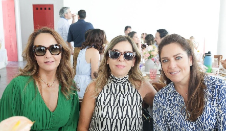  Cristina Villanueva, Claudia Altamirano y Daniela Calderon.