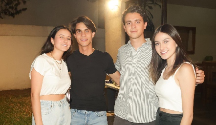  Paulina González, Diego Medina, Santiago Pérez y Michel Martin.
