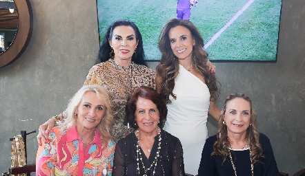  Yoya Galarza, Daniela Díaz de León, Norma Galarza, Caty Montiel y Lucía Lozano.