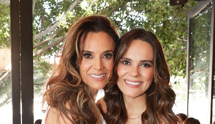  Dani Díaz de León y Ale Díaz de León.