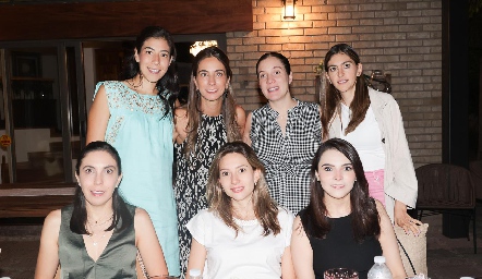  Ale González, Daniela Paredes, Lorena Andrés, María Fernanda Ramírez, Miriam Ortiz, María Domínguez y Patricia Gómez.