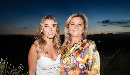  Mayra Díaz de León y Anyul Kury.