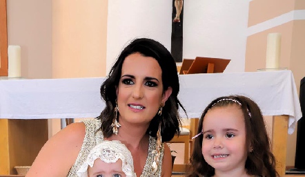  Sandra Villasuso con Regina y Loretta Güemes.