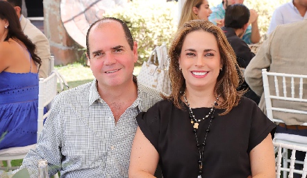  Alejandro Villalobos y Ana Hernández.