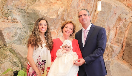  Giselle Stahl, Carmela Reynoso y Fernando Güemes con Regina.