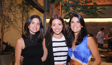  Ale Torres, Mariana Martínez y Adriana Torres.