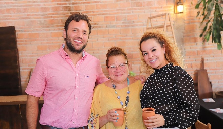  Mauricio Espinosa, Susana Estrada y Edith Rubio.
