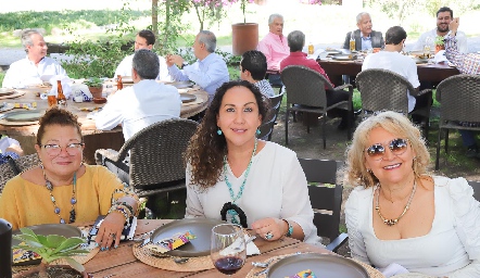  Susana Estrada, Nohemí Irazú y Araceli Lara.