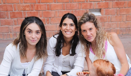  Adriana de la Maza, Adriana Torres y Benilde Hernández.
