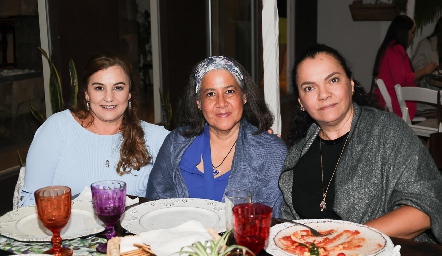  Ivonne Rosales, Rosantina Reyes y Leticia Purata.