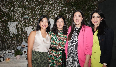  Las hermanas Isabel, María José, Alejandra y Carolina Maza Moreno.
