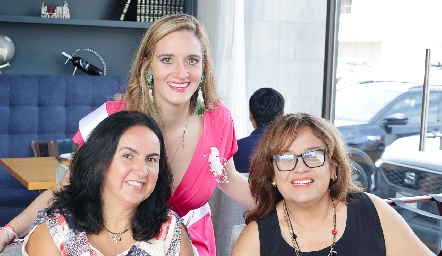 Jofe Correa, Paulina Gómez y Carmen Alejo.
