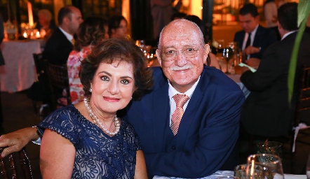  María Zendejas y Carlos Velázquez.