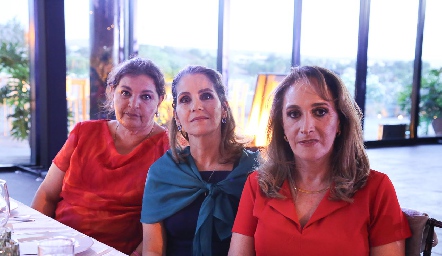  Lourdes Cabello, Cristina Ruiz y María Clara Perogordo.
