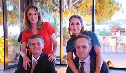  María Clara Perogordo y Oscar Aguilar, Cristina Ruiz y Armando Lasso.